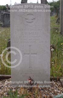 Headstone on grave for Leslie Edward Miles, 1894484, RAFVR, 462 Squadron.