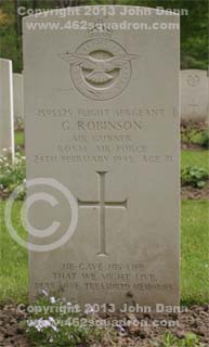 Headstone on grave for Geoffrey Robinson, 1595325 RAFVR, 462 Squadron.