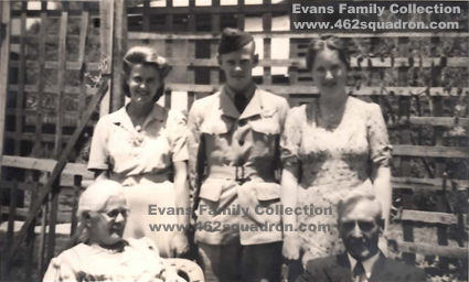 Sgt Neil Vernon Evans, 436113 RAAF, (later 462 Squadron) with older sister Bettie (left), and younger sister Dorothy (right), and parents Elizabeth and George Evans (seated, front), December 1943.