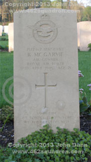 Headstone on grave for Robert McGarvie, 1572467 RAFVR, 462 Squadron.