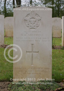 Headstone on grave for Robert Richard Mitchell, 418452 RAAF, 462 Squadron. 
