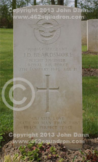 Headstone on grave of Joseph David Beardsmore, 1594654 RAFVR, 462 Squadron.
