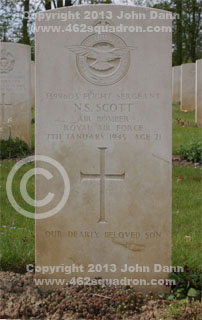 Headstone on grave of Norman Stanley Scott, 1399603 RAFVR, 462 Squadron.