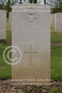 Headstone on grave of Vivian Claude Topham, 1852943 RAFVR, 462 Squadron.