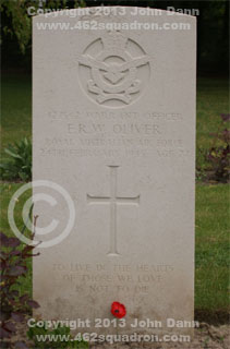 Headstone on grave for Ernest Ronald William Oliver, 427542 RAAF, 462 Squadron. 